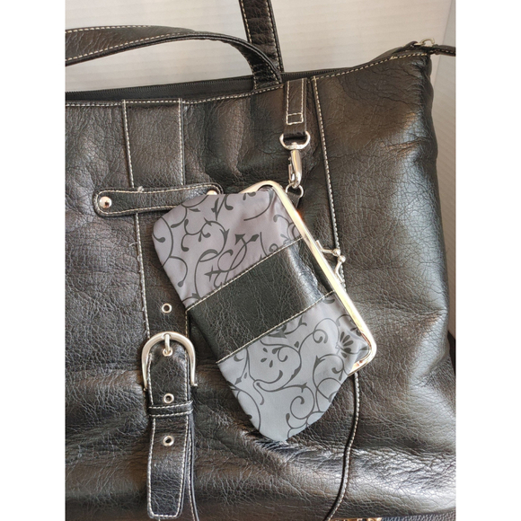 Buxton Travel Tote w. Kiss Lock Pouch - Picture 5 of 8